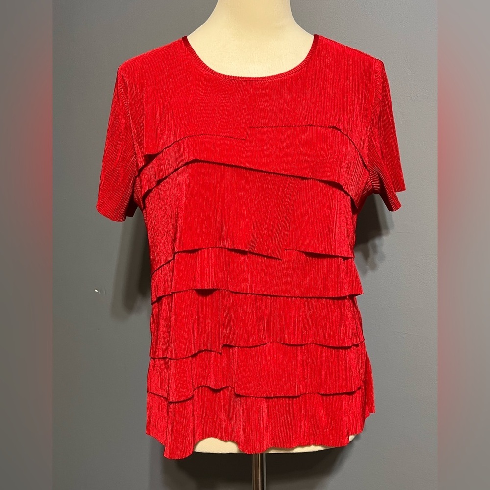 Alfred Dunner red tiered short sleeve top size petite medium ￼